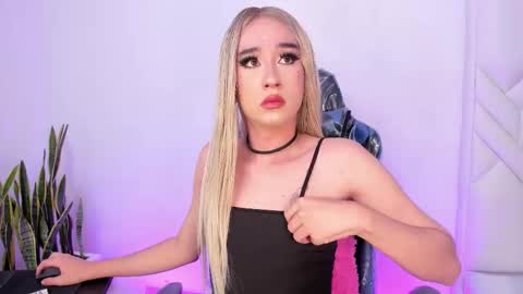 Snapshot of barbie_boy_ chatting on December 2025 08:41:02 AM I work from home this is my room 3 online show from December 2025 08:41:02 AM