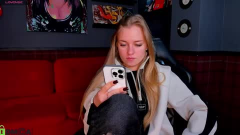 Snapshot of barbie_lis chatting on February 2026 01:11:02 AM LisGTM2 Mon-Thu Sat 0100am-0700am online show from February 2026 01:11:02 AM