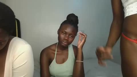 Snapshot of barbie_queen2 chatting on September 2025 01:20:02 AM queen online show from September 2025 01:20:02 AM