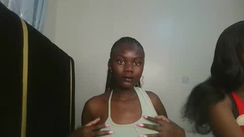 Snapshot of barbie_queen2 chatting on October 2025 10:03:01 AM queen online show from October 2025 10:03:01 AM