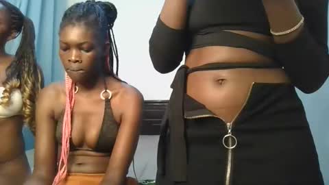 Snapshot of barbie_queen2 chatting on November 2025 10:30:02 PM queen online show from November 2025 10:30:02 PM