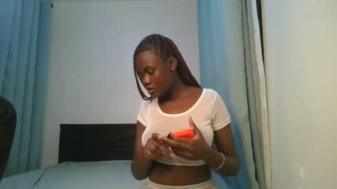 Snapshot of barbie_queen2 chatting on December 2025 09:20:02 PM queen online show from December 2025 09:20:02 PM