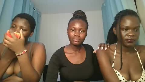 Snapshot of barbie_queen22 chatting on October 2025 06:47:02 PM Queen online show from October 2025 06:47:02 PM