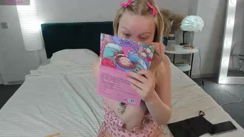 Snapshot of barbie_staze chatting on September 2025 02:11:01 AM Barbie Staze online show from September 2025 02:11:01 AM