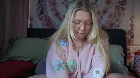 Snapshot of barbiegirl966 chatting on April 2026 09:37:01 AM barbiegirl966 online show from April 2026 09:37:01 AM