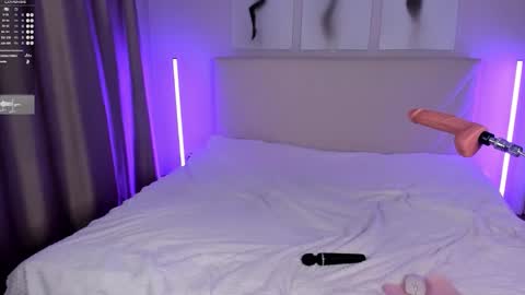  Emma online show from October 2025 09:23:01 PM