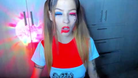 Snapshot of barbiie_5 chatting on November 2025 04:04:01 AM Barbie online show from November 2025 04:04:01 AM