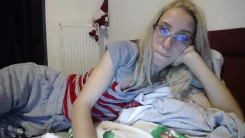 Snapshot of barelylegalblondy chatting on January 2025 07:35:01 PM Lena online show from January 2025 07:35:01 PM