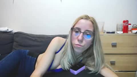 Snapshot of barelylegalblondy chatting on March 2025 08:00:02 PM Lena online show from March 2025 08:00:02 PM