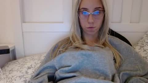 Lena online show from November 2025 12:37:02 PM