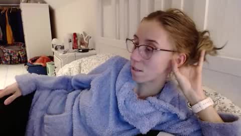 Lena online show from December 2025 06:26:01 PM
