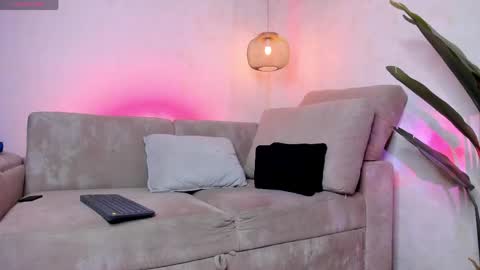 Bastian Independent Model online show from May 2026 05:26:02 AM