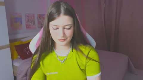 Snapshot of batty_sweetie chatting on June 2026 07:44:01 AM Jessica online show from June 2026 07:44:01 AM