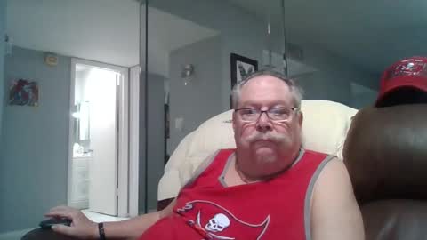 Snapshot of bbb1952 chatting on February 2026 04:57:01 PM Single Grandpa in Florida. Love to C2C and have Fun Privately online show from February 2026 04:57:01 PM