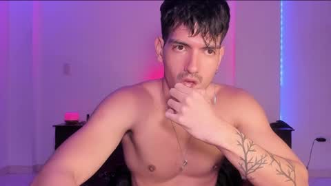 Valentino online show from February 2025 03:19:01 AM