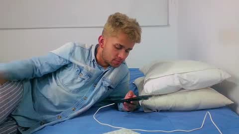 Sara  Juan online show from December 2024 10:55:01 PM