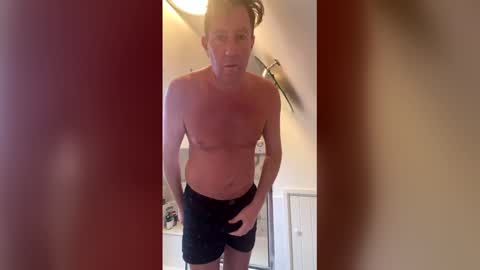 Snapshot of beachlover39 chatting on February 2026 10:12:01 AM Beachlover39 online show from February 2026 10:12:01 AM