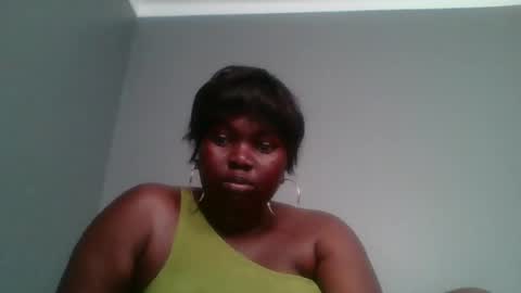 Snapshot of beautie699392 chatting on February 2025 06:44:02 AM Lil stunner online show from February 2025 06:44:02 AM
