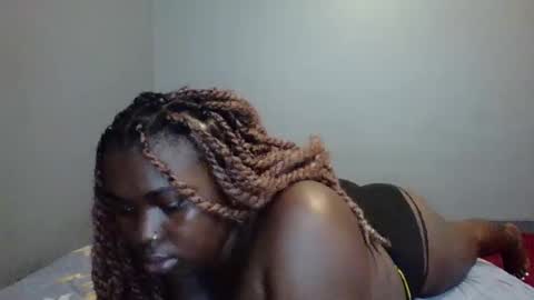 Snapshot of beautie699392 chatting on March 2025 05:53:01 AM Lil stunner online show from March 2025 05:53:01 AM