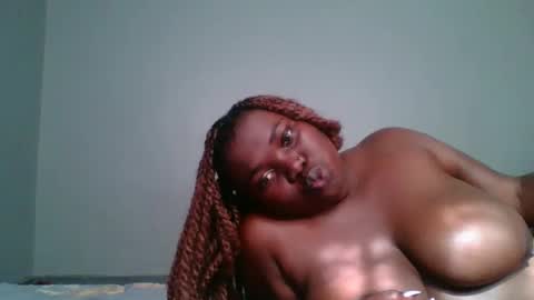 Snapshot of beautie699392 chatting on March 2025 06:57:02 AM Lil stunner online show from March 2025 06:57:02 AM