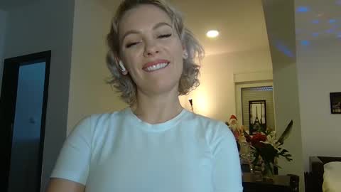 Snapshot of beautifulkollettee chatting on December 2024 12:38:01 PM Beautifulkollette online show from December 2024 12:38:01 PM