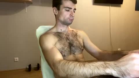 Nik online show from October 2025 06:28:02 PM