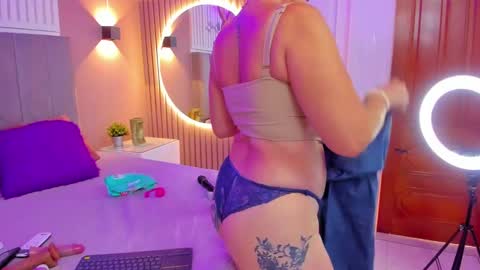 Snapshot of beauty_milf4 chatting on December 2024 07:25:02 PM Chantall online show from December 2024 07:25:02 PM