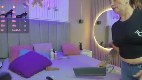 Snapshot of beauty_milf4 chatting on June 2026 03:31:02 AM Chantall online show from June 2026 03:31:02 AM