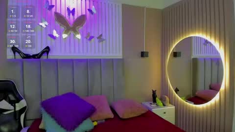 Snapshot of beauty_milf4 chatting on July 2026 11:48:02 AM Chantall online show from July 2026 11:48:02 AM