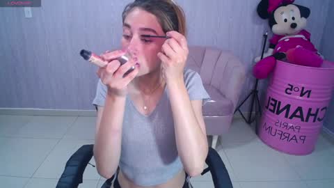 beba_fox_a online show from November 2025 12:14:02 PM