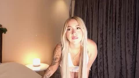 Snapshot of beccajohnson1 chatting on December 2025 10:04:01 PM Becca johnson online show from December 2025 10:04:01 PM