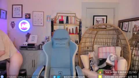 Snapshot of beckthetongue chatting on October 2025 09:45:01 PM Beck the tongue online show from October 2025 09:45:01 PM