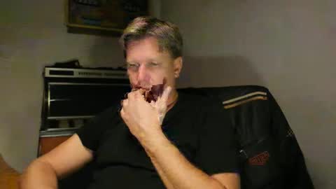 Snapshot of beefeater_7 chatting on September 2025 07:51:02 PM beefeater_7 online show from September 2025 07:51:02 PM