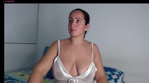 Snapshot of bela_hadid05 chatting on October 2025 04:41:02 AM hadid online show from October 2025 04:41:02 AM