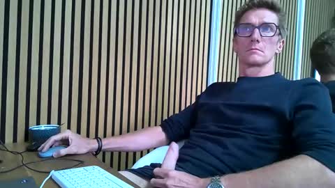 Snapshot of belami_france chatting on September 2025 11:45:01 AM SexFriendFrance online show from September 2025 11:45:01 AM
