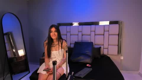 Bella online show from May 2026 04:21:01 AM