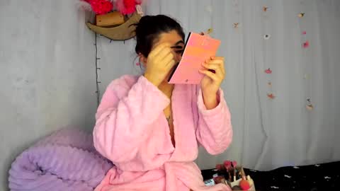 Snapshot of belinda_luna_ chatting on October 2025 06:08:02 PM modelo independiente online show from October 2025 06:08:02 PM