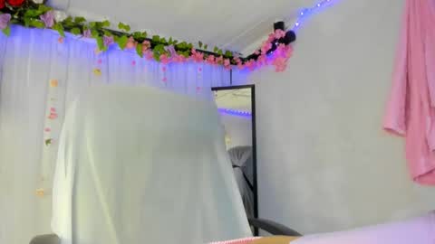 modelo independiente online show from February 2026 09:22:02 PM