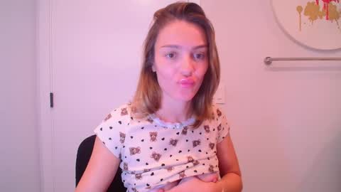 Snapshot of bell_kim chatting on February 2026 01:00:02 AM Bell kim online show from February 2026 01:00:02 AM