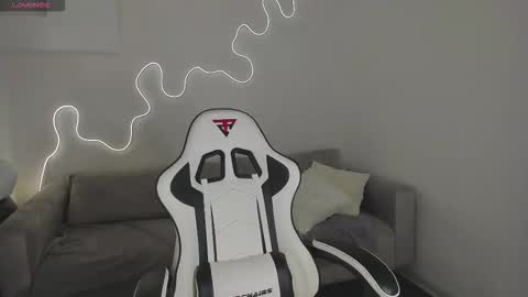 Snapshot of bella__sss chatting on March 2026 04:30:02 AM Hi I am Bella online show from March 2026 04:30:02 AM