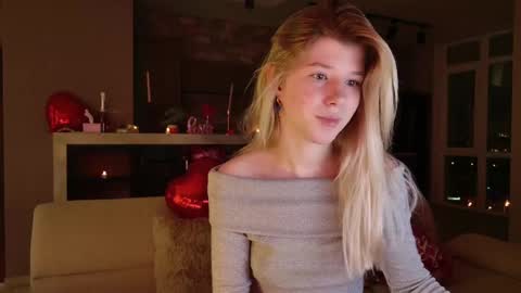 Snapshot of bella_amoury chatting on February 2025 08:33:01 PM Bella online show from February 2025 08:33:01 PM