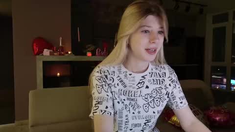 Snapshot of bella_amoury chatting on February 2025 06:54:01 PM Bella online show from February 2025 06:54:01 PM