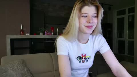 Snapshot of bella_amoury chatting on March 2025 08:31:02 PM Bella online show from March 2025 08:31:02 PM