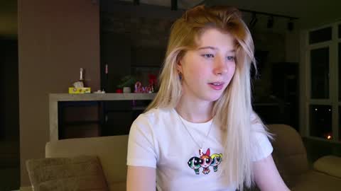Snapshot of bella_amoury chatting on March 2025 08:33:02 PM Bella online show from March 2025 08:33:02 PM