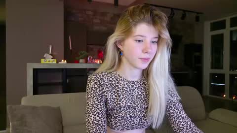 Snapshot of bella_amoury chatting on March 2025 07:05:01 PM Bella online show from March 2025 07:05:01 PM