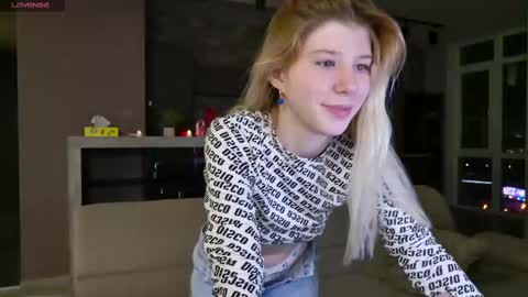 Snapshot of bella_amoury chatting on March 2025 06:12:02 PM Bella online show from March 2025 06:12:02 PM