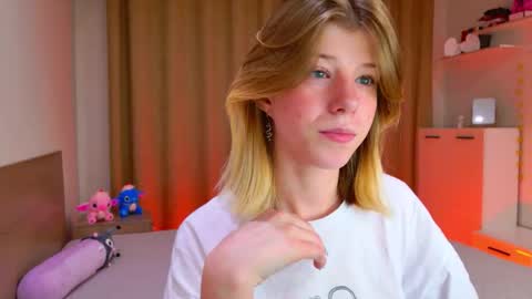 Snapshot of bella_amoury chatting on October 2025 09:46:01 PM Bella online show from October 2025 09:46:01 PM