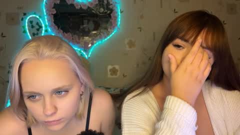 bella_and_alice online show from October 2025 01:24:02 PM
