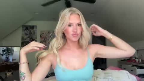 Snapshot of bella_christian chatting on July 2026 04:23:02 PM Bella Baby online show from July 2026 04:23:02 PM