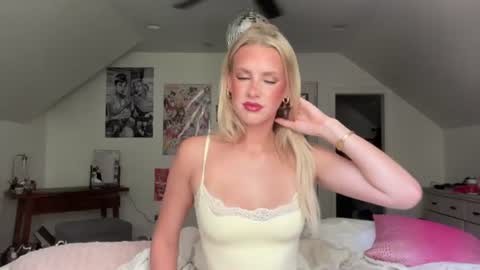 Snapshot of bella_christian chatting on July 2026 05:08:02 PM Bella Baby online show from July 2026 05:08:02 PM